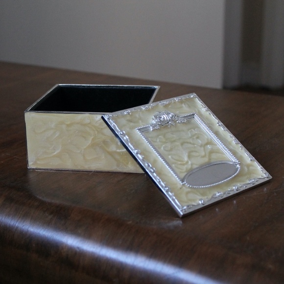 Vintage Antique Square Mother of Pearl Yellow Silver Jewelry Box Black Velvet - Picture 2 of 2